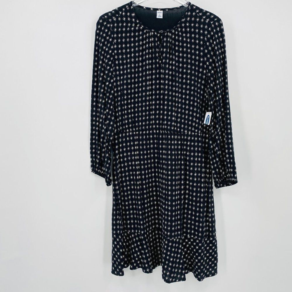 NWT Old Navy Size Medium Black & White Geometric Print Long Sleeve Midi Dress